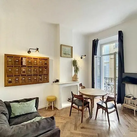Diamond Apartment *