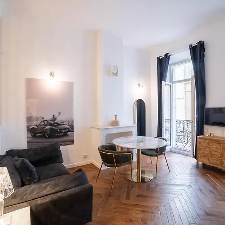 Diamond Apartment *